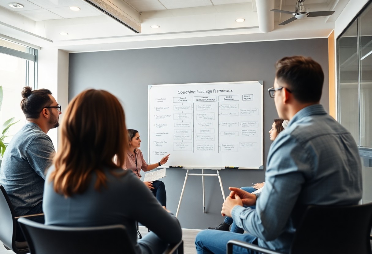 Eine Gruppe erhält Instruktionen zum Ablauf der Coaching-Ausbildung an einem Whiteboard